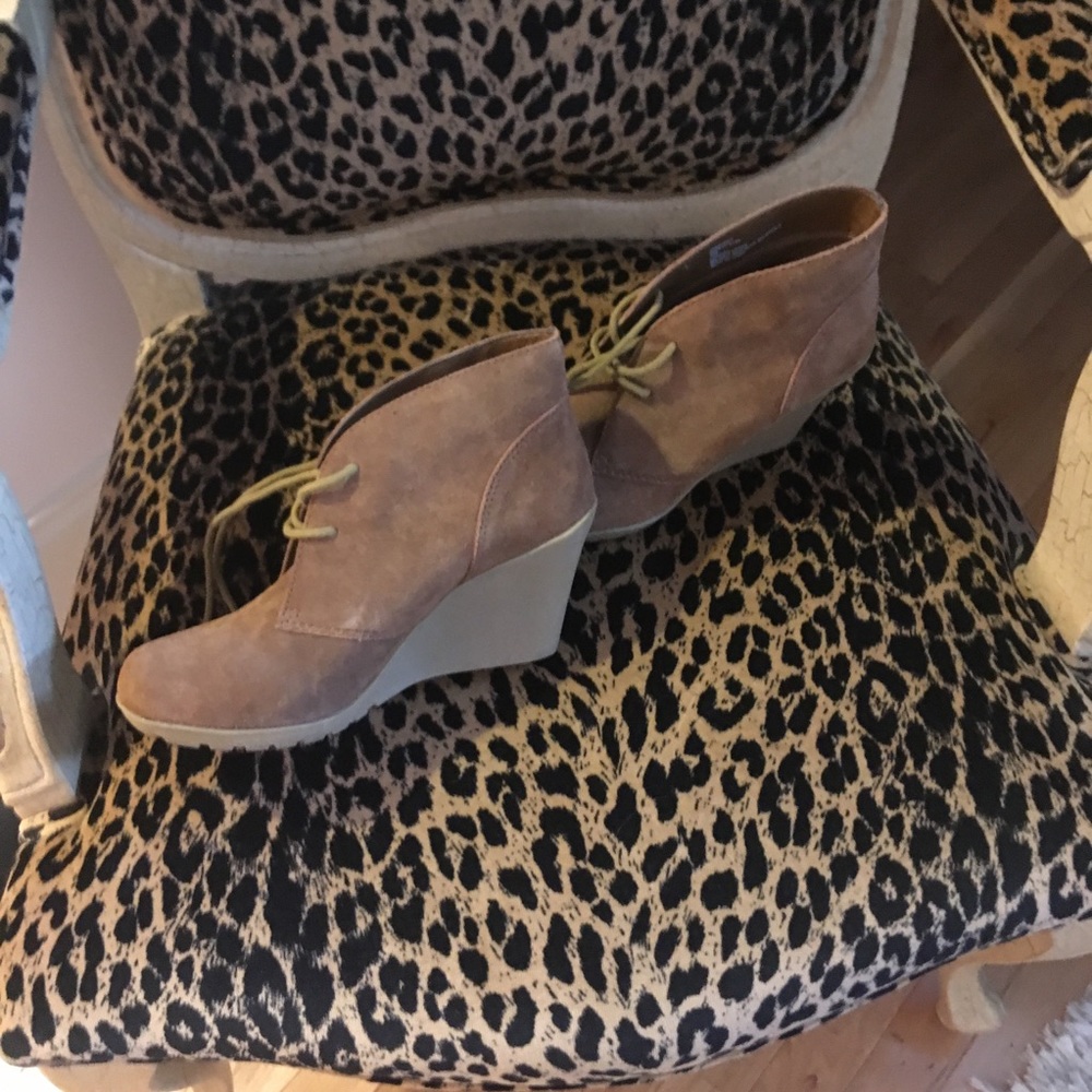 Shoes - Picture 3 of 7